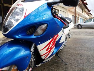 Suzuki GSXR 1300 Hayabusa 2002-thumb-2