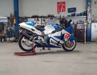 Suzuki GSXR 1300 Hayabusa 2002-thumb-6
