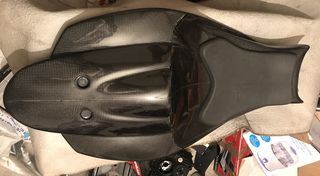 Gsxr 600 750 2006 2007 carbon ουρα carbonin