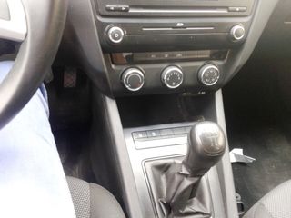 Skoda Octavia 2013-thumb-6