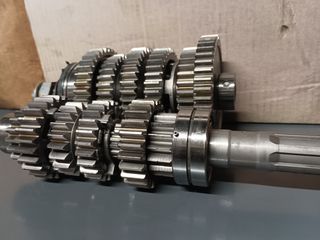 pwlountai ta panta antalaktika gsxr 1000 k1 - k8-thumb-1