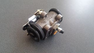 ΚΥΛΙΝΔΡΑΚΙ ΠΙΣΩ ΜΕ ΕΞΑΕΡΩΤΗΡΑ 1 1/8 DAIHATSU DELTA V201-thumb-2