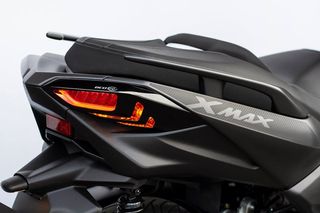 BCD DESIGN ΣΕΤ ΚΑΛΥΜΜΑΤΑ ΦΛΑΣ ΕΜΠΡΟΣ-ΠΙΣΩ BLACK GLOSS YAMAHA X-MAX 400 2018-2022