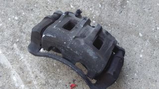 δαγκανα δεξιά μπρος REXTON 2000-06
