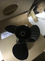 Προπέλα Mercrury BLACK MAX 9 1/2 11 3RH αμεταχείριστη απο παλιό στόκ.-thumb-1