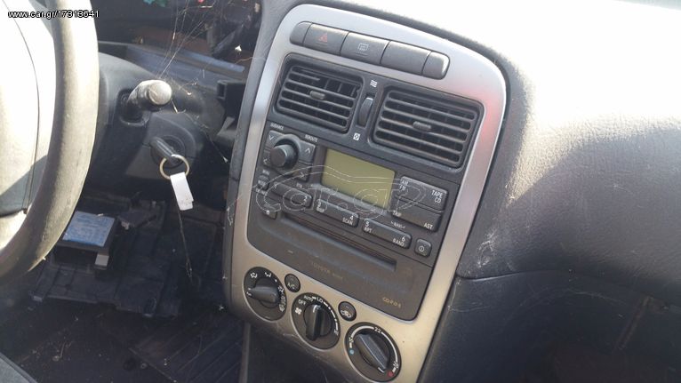 RADIO CD AVENSIS 2001