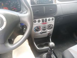 Fiat Punto 2004-thumb-5