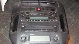 TRIANTAFILLOS-PARTS    VW POLO  RADIO C-D