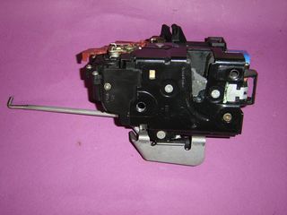 ΚΛΕΙΔΑΡΙΑ ΠΟΡΤΑΣ ΟΔΗΓΟΥ AUDI A3 '03-'05/A8 '02-'05 4E1837015-thumb-2