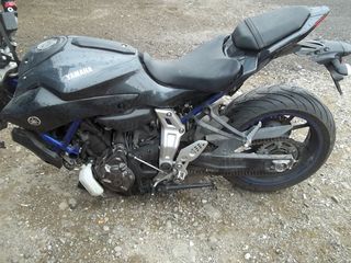 YAMAHA MT-07-thumb-2
