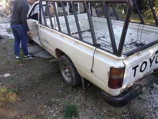 TOYOTA HILUX 4X2 DIESEL (2L) ΜΕ 139.000ΧΛΜ ΓΙΑ ΑΝΤΑΛΛΑΚΤΙΚΆ -thumb-1