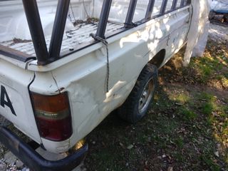 TOYOTA HILUX 4X2 DIESEL (2L) ΜΕ 139.000ΧΛΜ ΓΙΑ ΑΝΤΑΛΛΑΚΤΙΚΆ -thumb-2