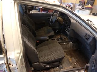 TOYOTA HILUX 4X2 DIESEL (2L) ΜΕ 139.000ΧΛΜ ΓΙΑ ΑΝΤΑΛΛΑΚΤΙΚΆ -thumb-4