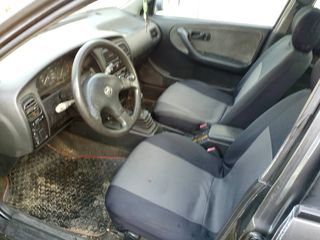 Nissan Primera 1994-thumb-1