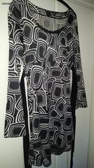 φόρεμα ασπρόμαυρο φινίρισμα δαντέλα και καμπάνα μανικι