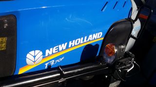 Αμπελουργικά Τρακτέρ New Holland 2023 T3.70F ( 56-75HP )-thumb-3