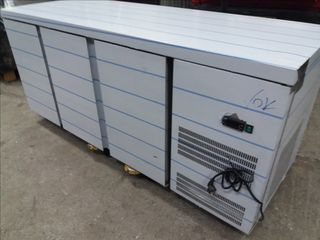 Ψυγείο συντήρηση πάγκος με 3 πόρτες Διαστάσεις: ---x70x87cm.