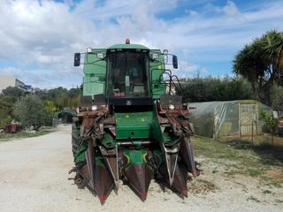 John Deere '94 2066 