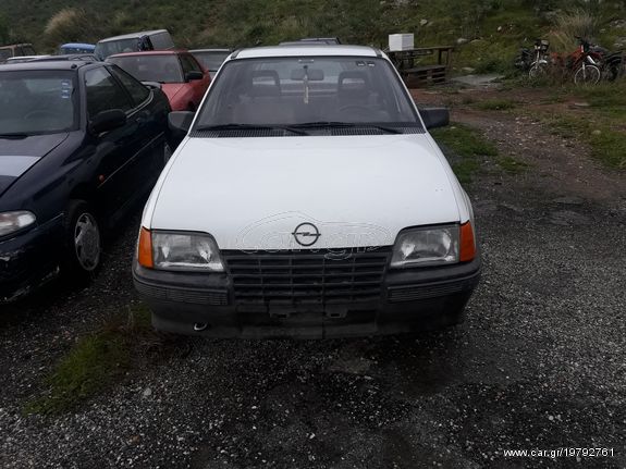 Opel Kadett ΓΙΑ ΑΝΤΑΛΛΑΚΤΙΚΑ '92