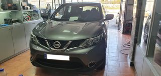 Τοποθέτηση οθόνης Pioneer AVH-Z5200DAB σε Nissan Qashqai ...autosynthesis