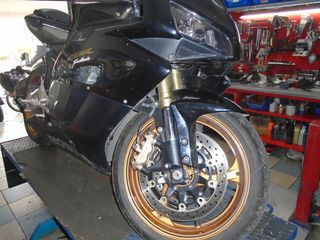 Honda CBR 1000RR 2005 CBR1000RR -thumb-5