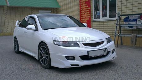 Honda Accord  Mugen style side skirts και διάφορα πράγματα.