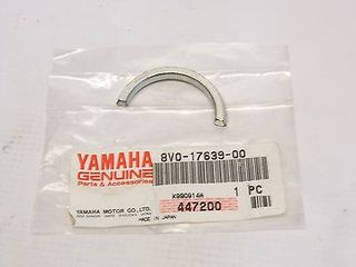 Snowmobile Yamaha 2003 8V0-17639-00-thumb-1