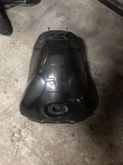 πωλειται τεποζιτο για yamaha R1 του 2008
