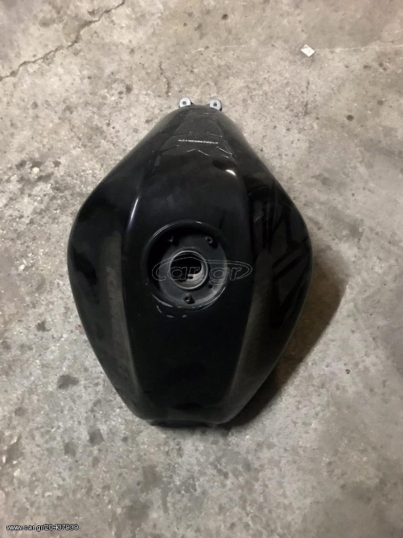 ΠΩΛΕΙΤΑΙ ΤΕΠΟΖΙΤΟ KAWASAKI ER6 