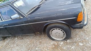 Mercedes-Benz 300 1981 123 DIESEL-thumb-9