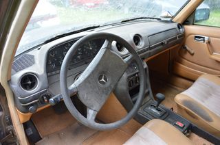 Mercedes-Benz 200 1980 w123-thumb-1