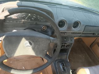 Mercedes-Benz 200 1980 w123-thumb-5