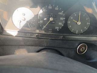 Mercedes-Benz 200 1980 w123-thumb-8