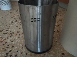 Δυο κάδοι απορριμάτων -thumb-2