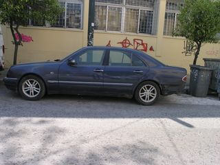 MERCEDES E200 COMPRESSOR 192HP ΜΕ ΔΕΡΜΑΤΙΝΑ ΚΑΘΙΣΜΑΤΑ ΓΙΑ ΑΝΤΑΛΛΑΚΤΙΚΑ-thumb-2