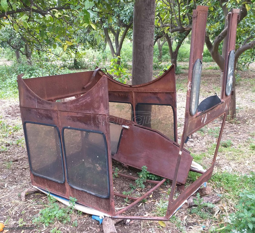 ΚΑΜΠΙΝΑ ΤΡΑΚΤΕΡ