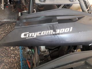 Καπακι ουρας δεξι ανθρακι ματ απο citicom 300 i