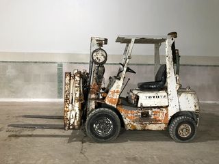 Toyota 1985 2FD25-thumb-2