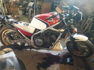 HONDA VF 750F-thumb-8