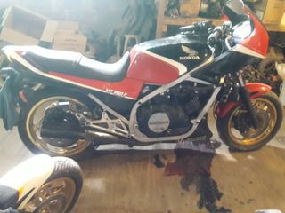 HONDA VF 750F-thumb-11