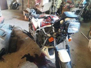 HONDA VF 750F-thumb-12