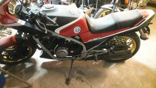 HONDA VF 750F-thumb-1