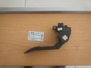 ΠΕΤΑΛΙ ΓΚΑΖΙΟΥ (18002-1KM0B) NISSAN JUKE 2010-14