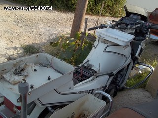 Yamaha FZ750 -thumb-2
