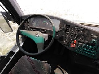 Mercedes-Benz 1996 404-thumb-9