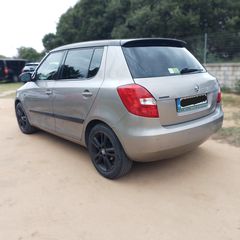 Skoda Fabia 2010 FABIA-thumb-3