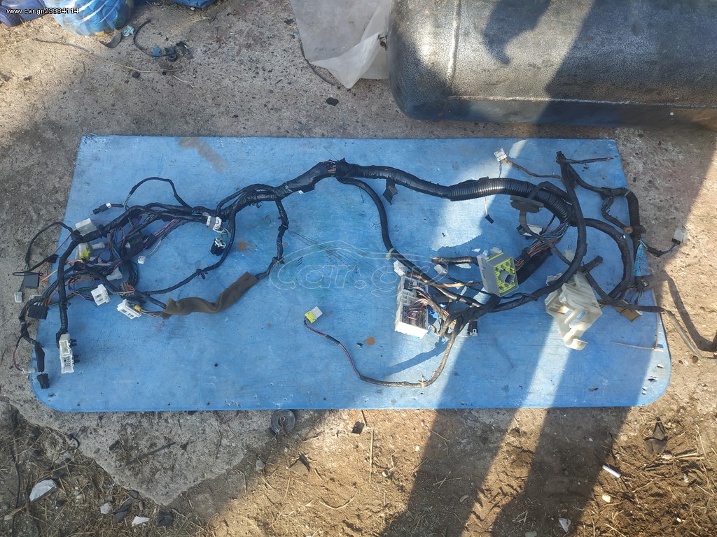 Πλεξούδα μέσα P11 με ηλεκτρικά παράθυρα κλειδαριές και AC