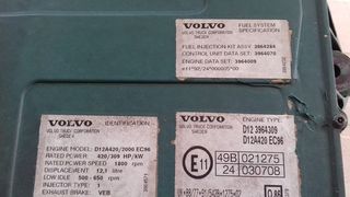 Volvo   '00-thumb-2