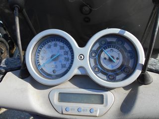 PIAGGIO BEVERLY 200-thumb-9