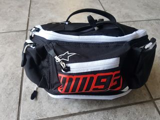 ΤΣΑΝΤΑΚΙ ΜΕΣΗΣ  ,-ΜΠΑΝΑΝΑ MARK MARGUEZ 93 ΤΗΣ ALPINESTARS
